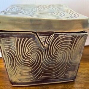 Artistic Swirl Patterned Ceramic Box